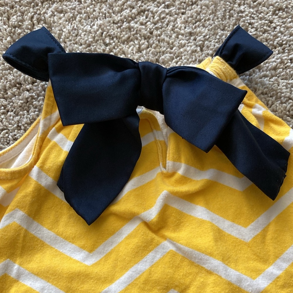 Two tunic-style tops (Carter’s , Maggie & Zoe), 12 months size - Picture 5 of 15